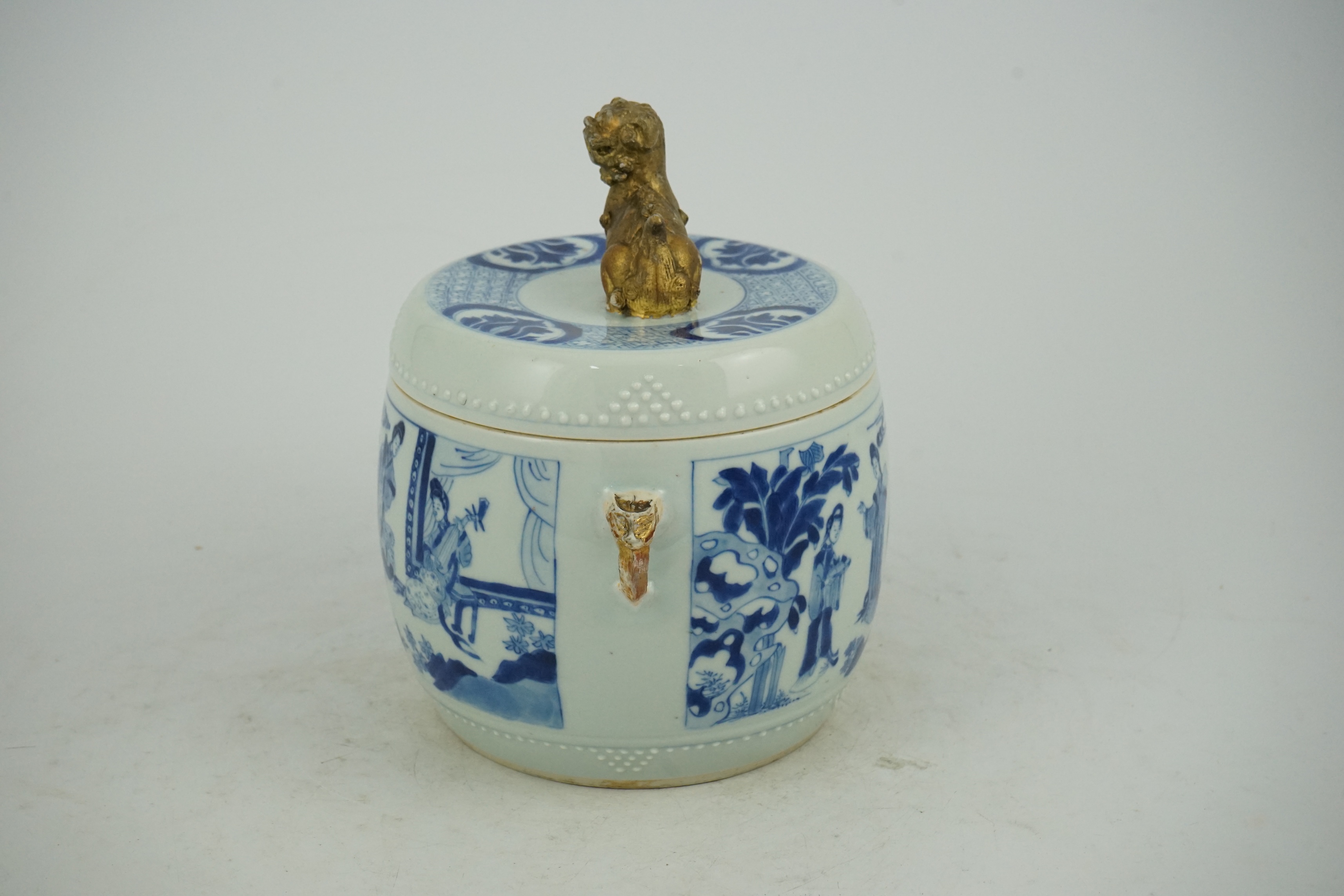 A Chinese blue and white 'Four Beauties' drum-shaped jar and cover, Kangxi period (1662-1722)